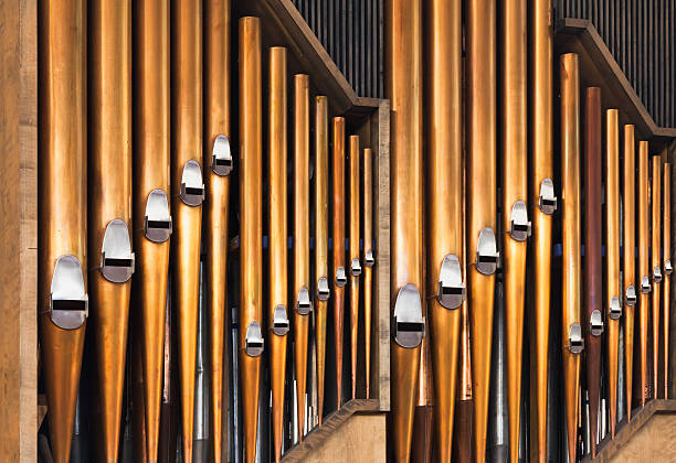 シャイニングオルガンチューブ、クラシック音楽 - pipe organ ストックフォトと画像