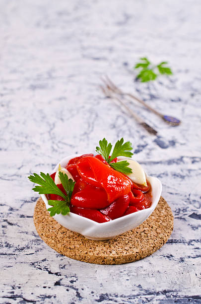 apéritif de peppe rouge mariné - preserves jar empty red photos et images de collection