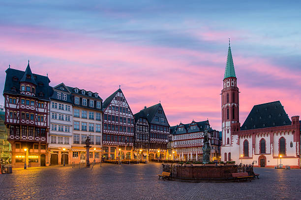 istock Old town squarewith Justitia statue in Frankfurt, Germany 604033068