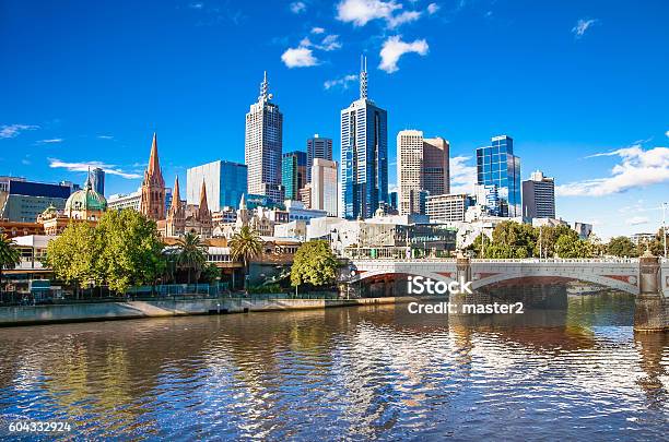 Melbourne Skyline Mit Blick Auf Flinders Street Station Stockfoto und mehr Bilder von Stadtsilhouette