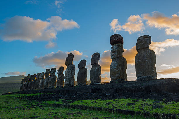 istock Fifteen Moai at sunrise 604339898