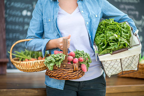 ファーマーズマーケットでの生産 - farmers market agricultural fair agriculture beet ストックフォトと画像