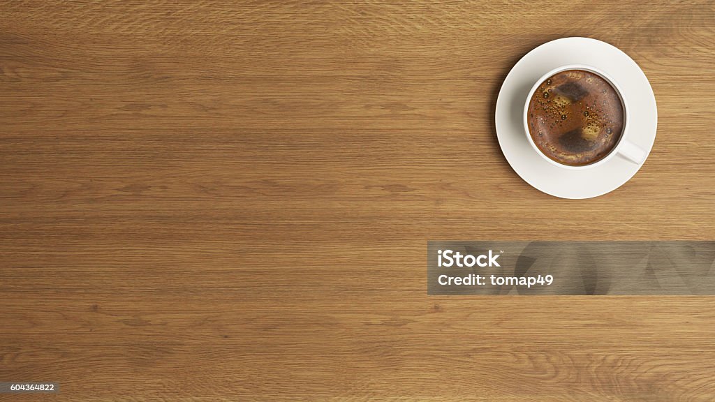 tasse à café sur le concept de bureau en bois - Photo de Table libre de droits