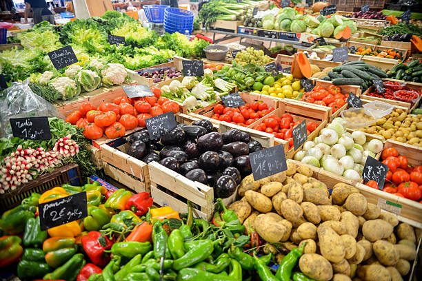 produce are for sale in a local india market - vegitables imagens e fotografias de stock