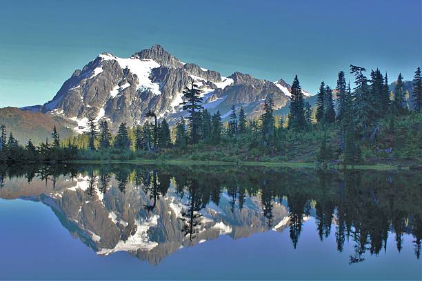 istock Picture Lake reflection of Mount Shuksan 604375514