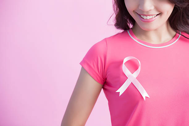 профилактика рака молочной железы ко�нцепции - body care horizontal cheerful illness стоковые фото и изображения