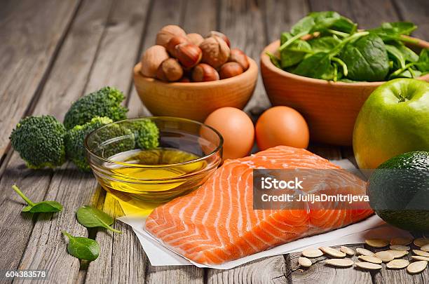 Foto de Seleção De Produtos Saudáveis Conceito De Dieta Equilibrada e mais fotos de stock de Ovo