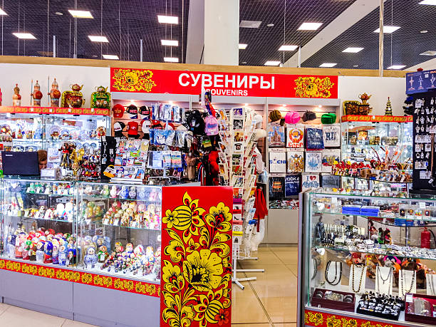 gift shop at moscow sheremetyevo airport, russia - sheremetyevo imagens e fotografias de stock