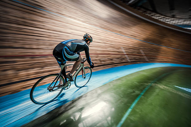 спортсмен с циклом - wheel training sports training bicycle стоковые фото и изображения