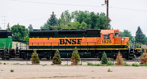 bnsf train, burlington northern santa fe - warren buffett photos et images de collection