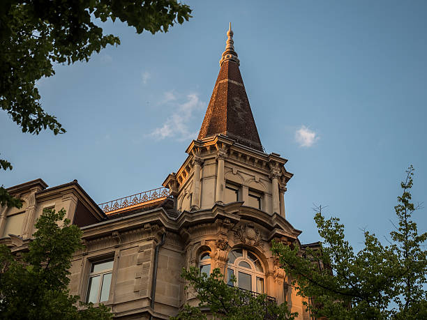 istock Corner of an old apartment building 605740344