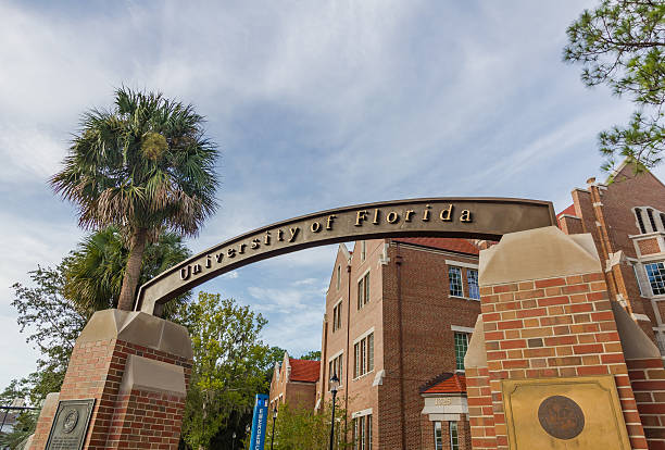 entrance sign at the university of florida - university of florida imagens e fotografias de stock