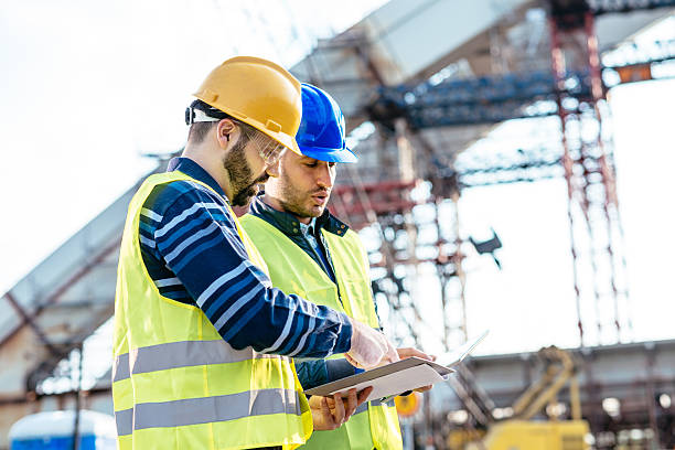 istock Meeting of two eperts on construction site 605749264