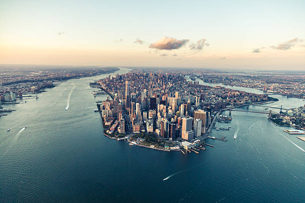 뉴욕, 꿈의 도시, 황혼에서 - dramatic sky manhattan moody sky new york city 뉴스 사진 이미지