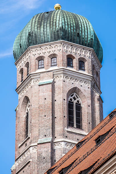istock Famous Munich Cathedral - Liebfrauenkirche 605752988