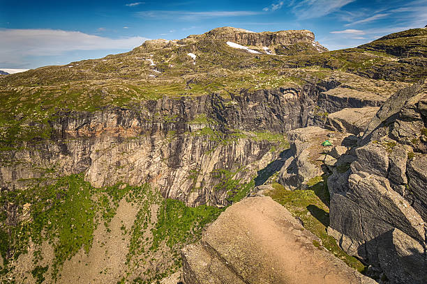istock the way to Trolltunga, Norway 605771258