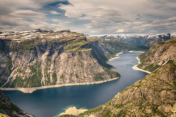 istock view on the lake from the road Trolltunga Ringedalsvatnet 605771628
