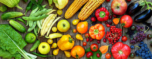 gelbes, orange, rotes obst und gemüse - corn fruit vegetable corn on the cob stock-fotos und bilder