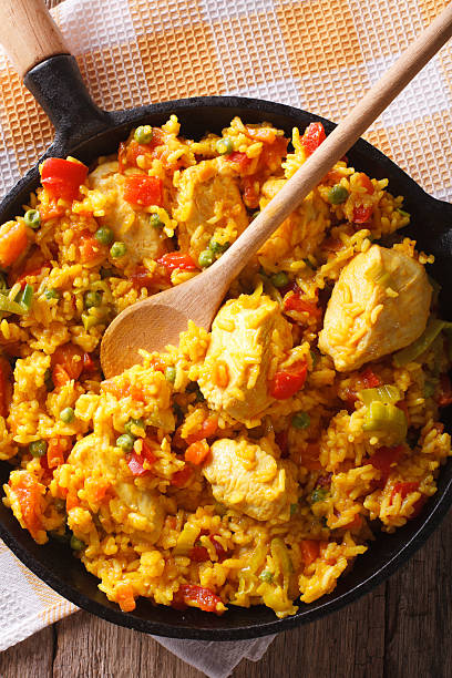 istock Arroz con pollo closeup in frying pan vertical top view 605783076