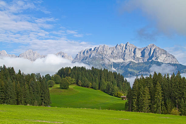 montanhas wilder kaiser - ackerlspitze imagens e fotografias de stock