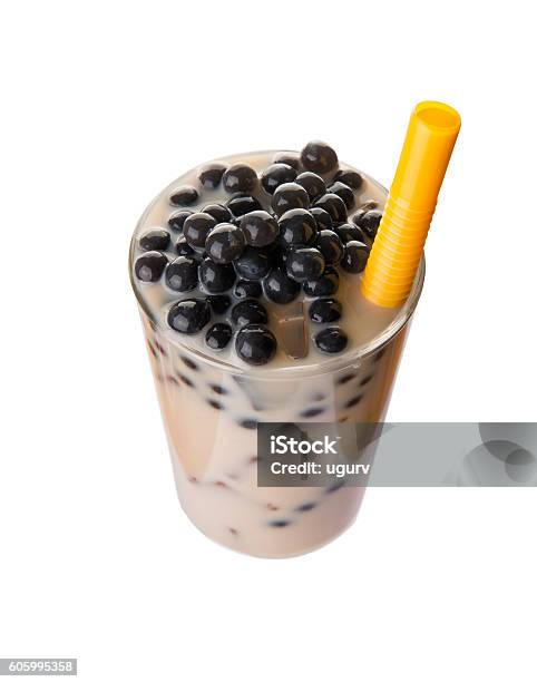 Vista Dallalto Del Tè A Bolle Con Perle Tapioca - Fotografie stock e altre immagini di Tè al latte con perle di tapioca - Tè al latte con perle di tapioca, Fior di tapioca, Sfondo bianco