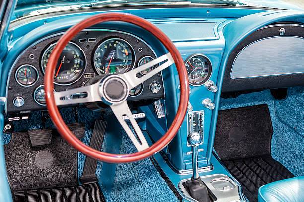 interno di automobile vecchia - collectors car dashboard odometer mode of transport foto e immagini stock
