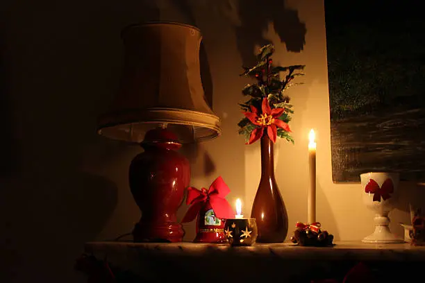This lamp and vase looked so nice on the mantel in the candle light!