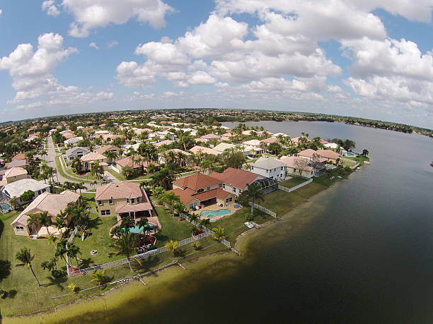 istock Luxury suburban homes in Florida 606007548