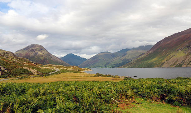 lake district landscape - wast water lake looking towards wasdale head - wastwater lake imagens e fotografias de stock