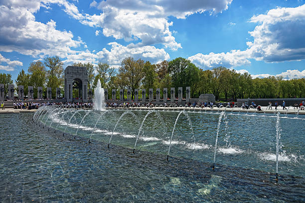 view at the national world war ii memorial - veteran world war ii armed forces military imagens e fotografias de stock