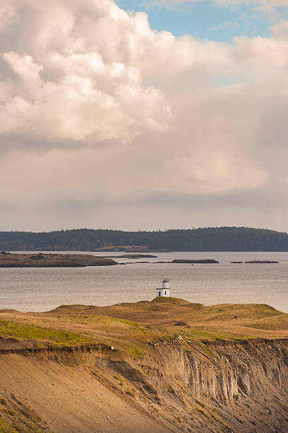 cattle point lighthouse - day washington state vertical outdoors zdjęcia i obrazy z banku zdjęć