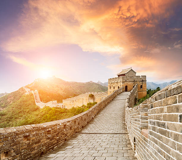 hermosa puesta de sol en la gran muralla china - norte de china fotografías e imágenes de stock