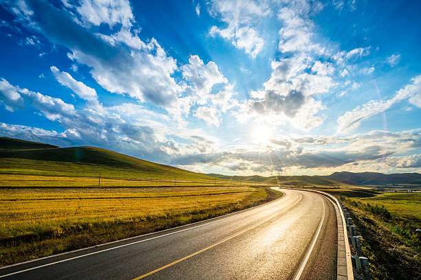 caminho frente - windy road imagens e fotografias de stock