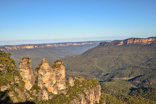 istock Three rocs called the Three Sisters in the Blue Mountains 606209048
