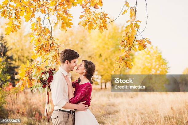 Stylish And Romantic Caucasian Couple Hugging In Beautiful Autumn Park  Stock Photo - Download Image Now - iStock