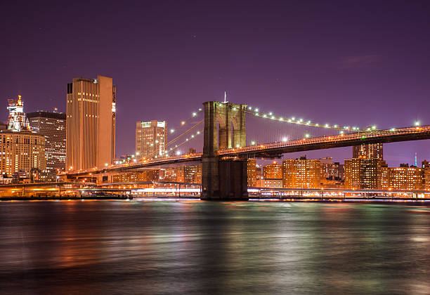 istock Night view of the Brooklyn Bridge 606227842