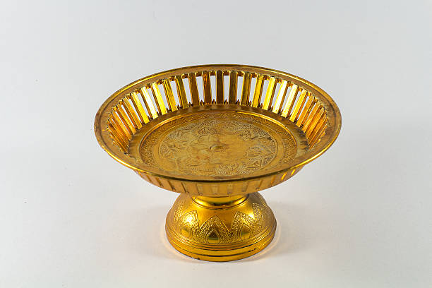 istock Gold tray with pedestal on white background 606237052