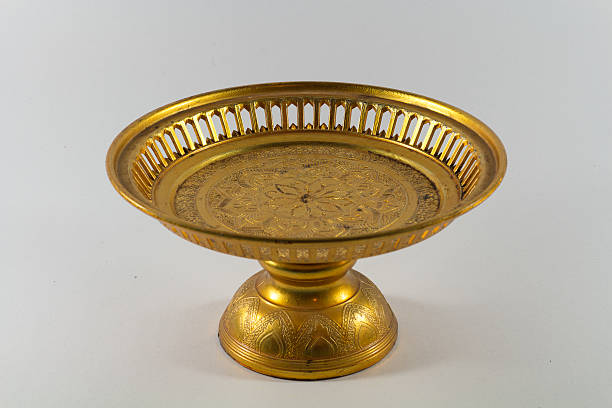 istock Gold tray with pedestal on white background 606237790