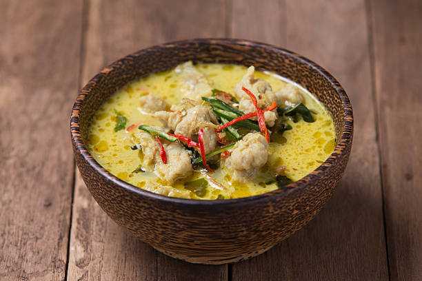 tajski pikantne zielone curry kulki rybne - thailand soup thai ethnicity thai culture zdjęcia i obrazy z banku zdjęć