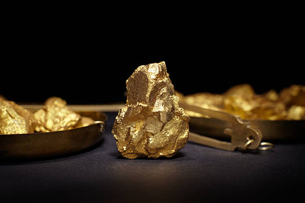 istock Closeup of big gold nugget 606634640
