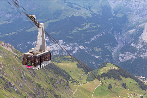 cablecar to schilthorn near jungfrau - interlaken imagens e fotografias de stock