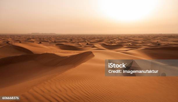 Abu Dhabi Desert Stockfoto Stock Photo - Download Image Now - Desert Area, Sand Dune, Dubai