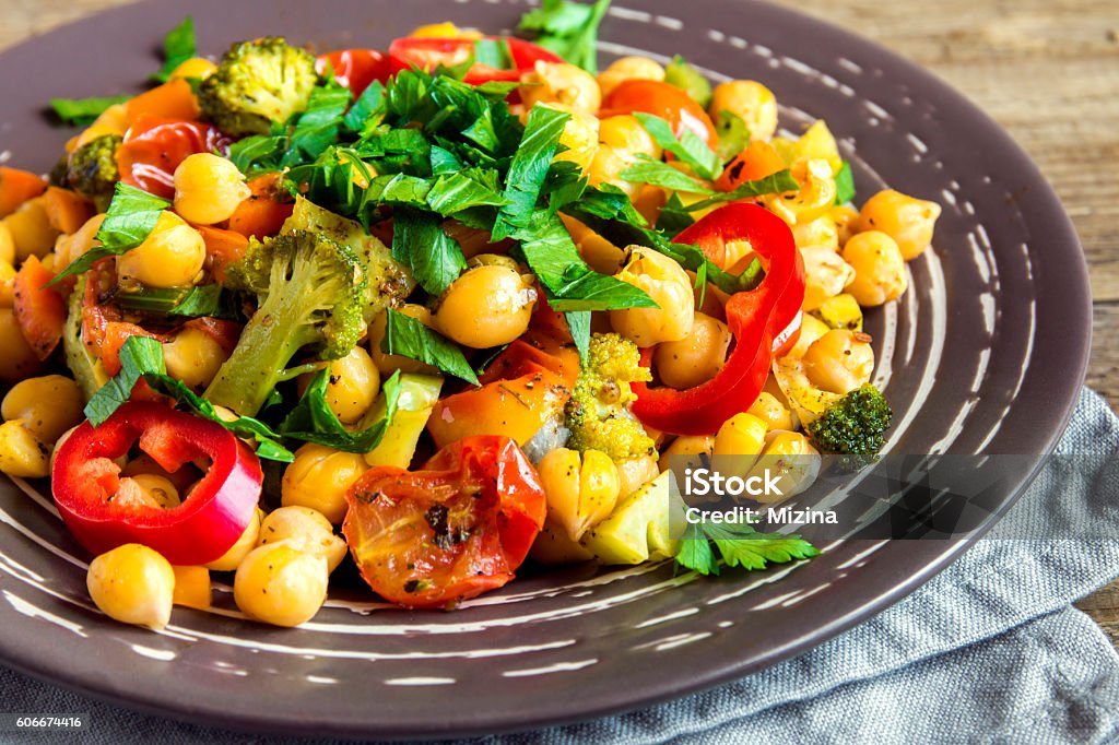 ragoût de pois chiches et de légumes - Photo de Végétalien libre de droits