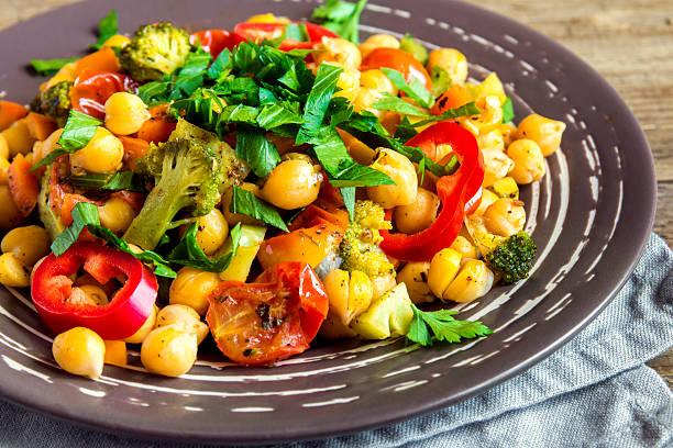 stew with chickpeas and vegetables - vegetarian salad imagens e fotografias de stock