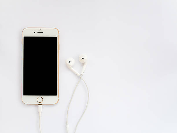 apple iphone7 mockup und apple earpods mockup - for sale audio stock-fotos und bilder