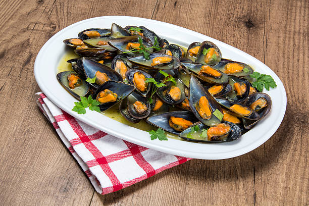 istock Mussels in marinara sauce 606678518