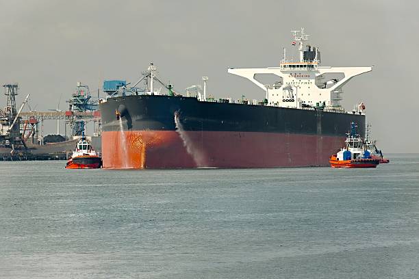 buque petrolero - supertanker fotografías e imágenes de stock