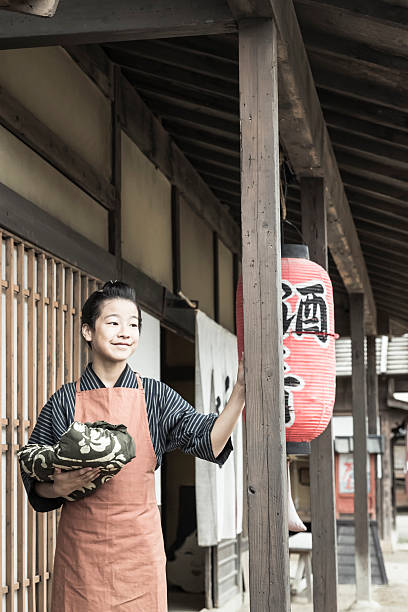 istock Children who apprenticeship of the Edo Period 607280322