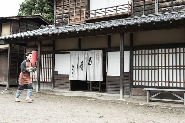 istock Children who apprenticeship of the Edo Period 607281232