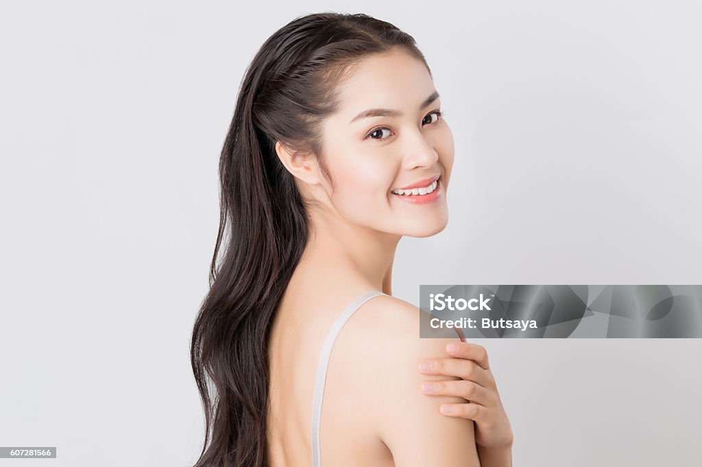 Jovem beleza mulher asiática com pele saudável e cuidados com os olhos - Foto de stock de Asiático e indiano royalty-free